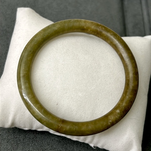 🖤Older Vintage Jade bangle - Picture 1 of 10